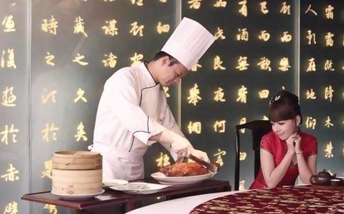 鸡皮娘娘吃瓜视频播放,吃瓜视频播放量飙升揭秘