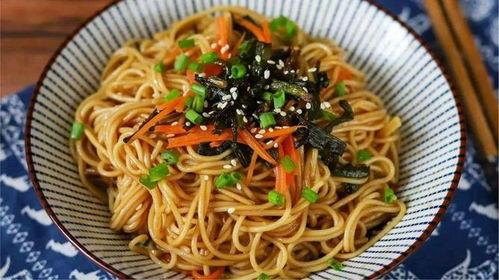 葫芦瓜咋做拌面吃的视频,家常美味，简单易学的快手面食