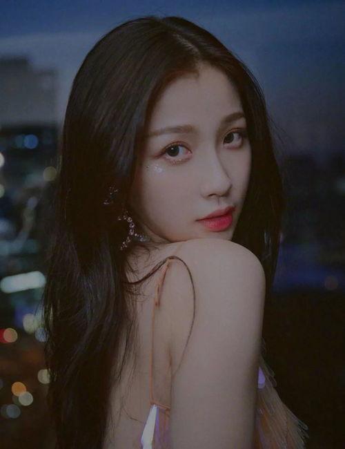 虞书欣采访吃瓜原视频,爆笑还原娱乐圈幕后趣事  第2张