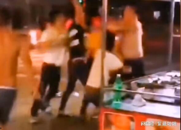 钦州吃瓜事件视频播放,一场网络视频引发的全民热议 第2张 钦州吃瓜事件视频播放,一场网络视频引发的全民热议 第2张